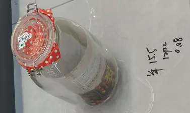 Staklena posuda sa poklopcem