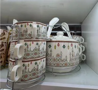 Set za supu (ili Set za serviranje čorbe) na metalnom stalku